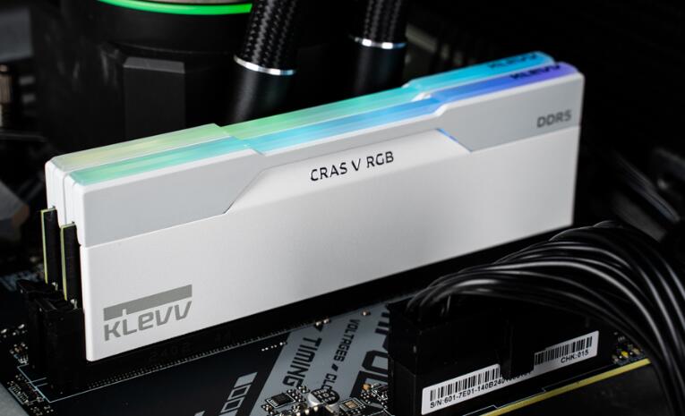 KLEVV CRAS V RGB DDR5 6400MT/s晶灿白內存开箱测试-第4张图片-装机笔记